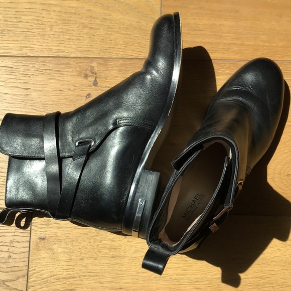 Michael Kors Leather Arley Ankle Bootie Boots - Picture 3 of 7